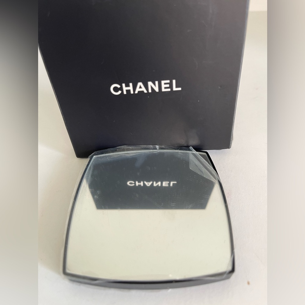 Chanel double sided mirror - Picture 1 of 5